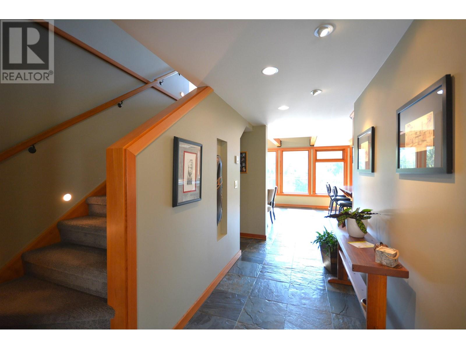 4721 Sinclair Bay Road, Garden Bay, British Columbia  V0N 1S1 - Photo 2 - R2828377