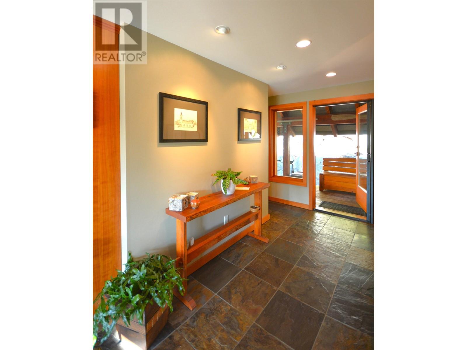 4721 Sinclair Bay Road, Garden Bay, British Columbia  V0N 1S1 - Photo 4 - R2828377