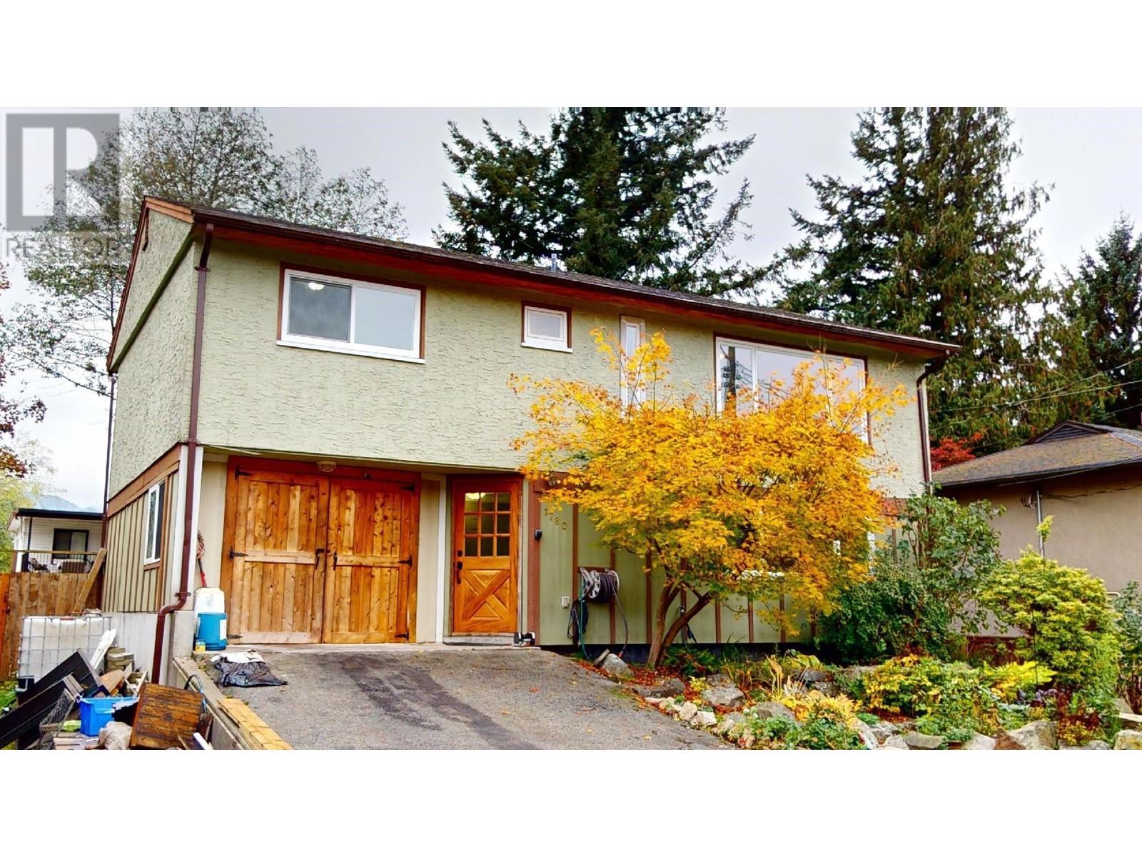 1780 Harris Road, Squamish, British Columbia  V0N 1T0 - Photo 2 - R2812076