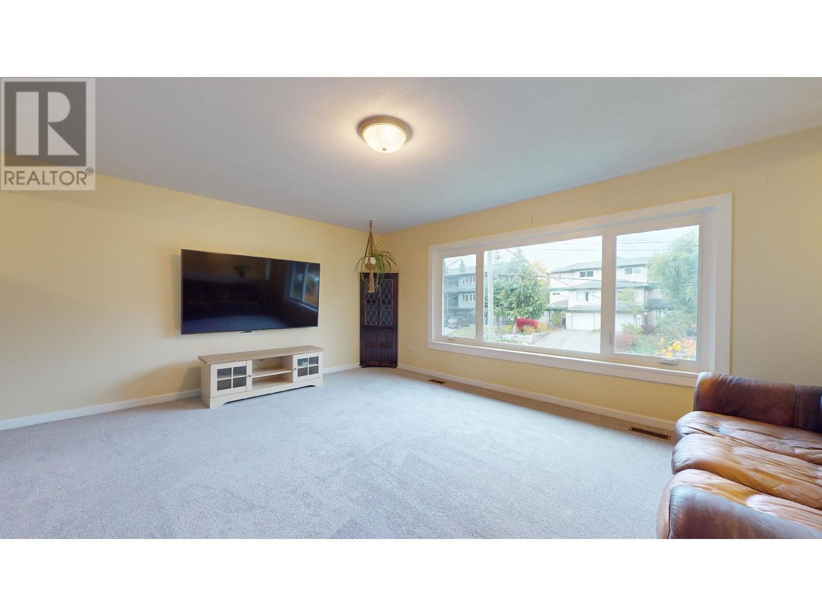 1780 Harris Road, Squamish, British Columbia  V0N 1T0 - Photo 3 - R2812076