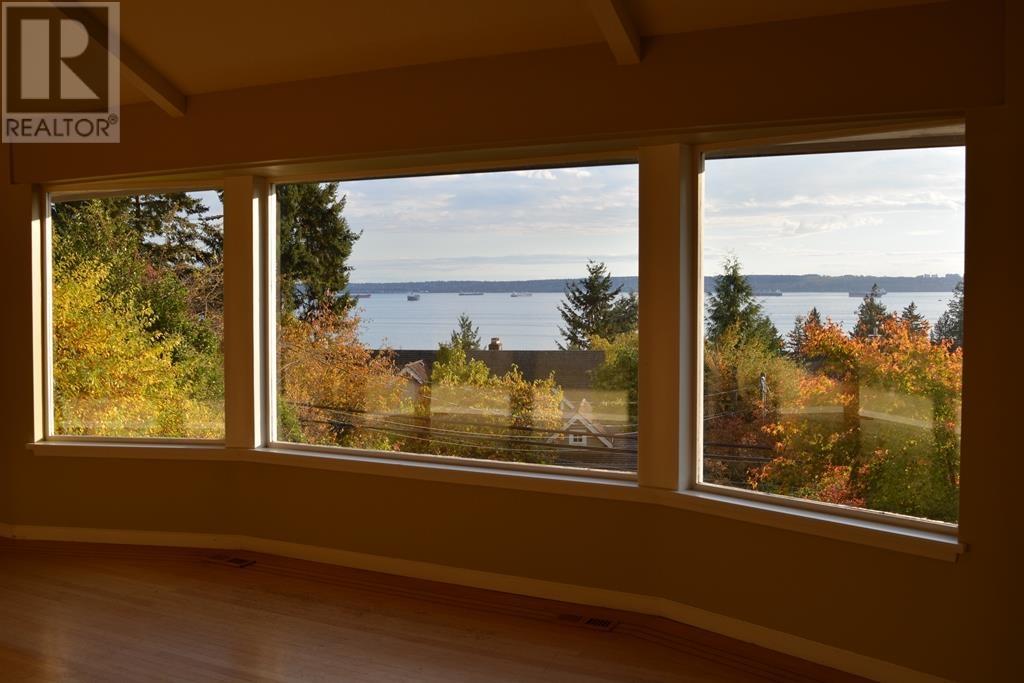 3475 Mathers Avenue, West Vancouver, British Columbia  V7V 2K8 - Photo 2 - R2828364