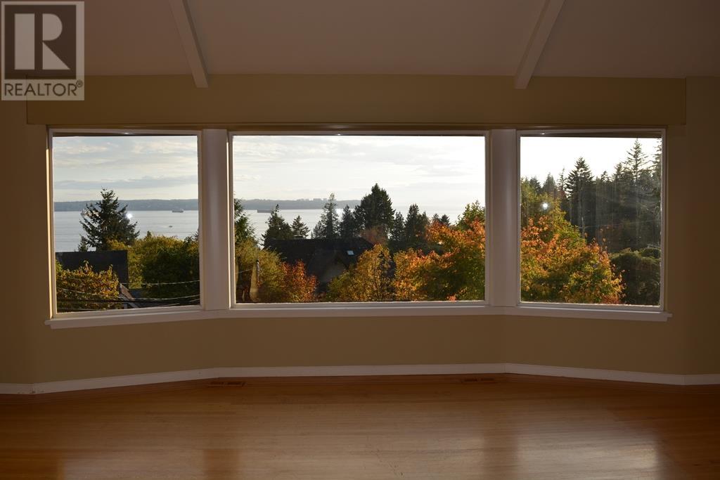 3475 Mathers Avenue, West Vancouver, British Columbia  V7V 2K8 - Photo 5 - R2828364