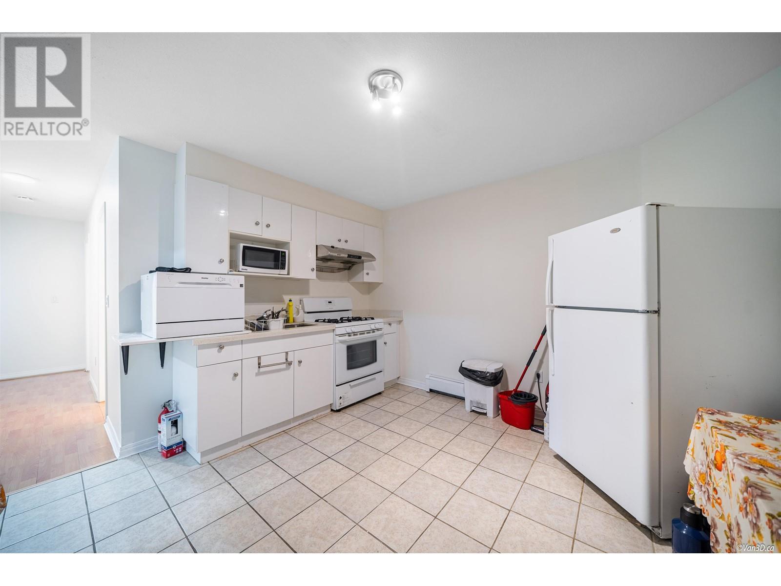 2258 Sicamous Avenue, Coquitlam, British Columbia  V3K 6R9 - Photo 36 - R2826908