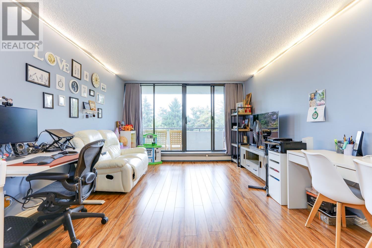 304 2060 Bellwood Avenue, Burnaby, British Columbia  V5B 4V2 - Photo 2 - R2823481