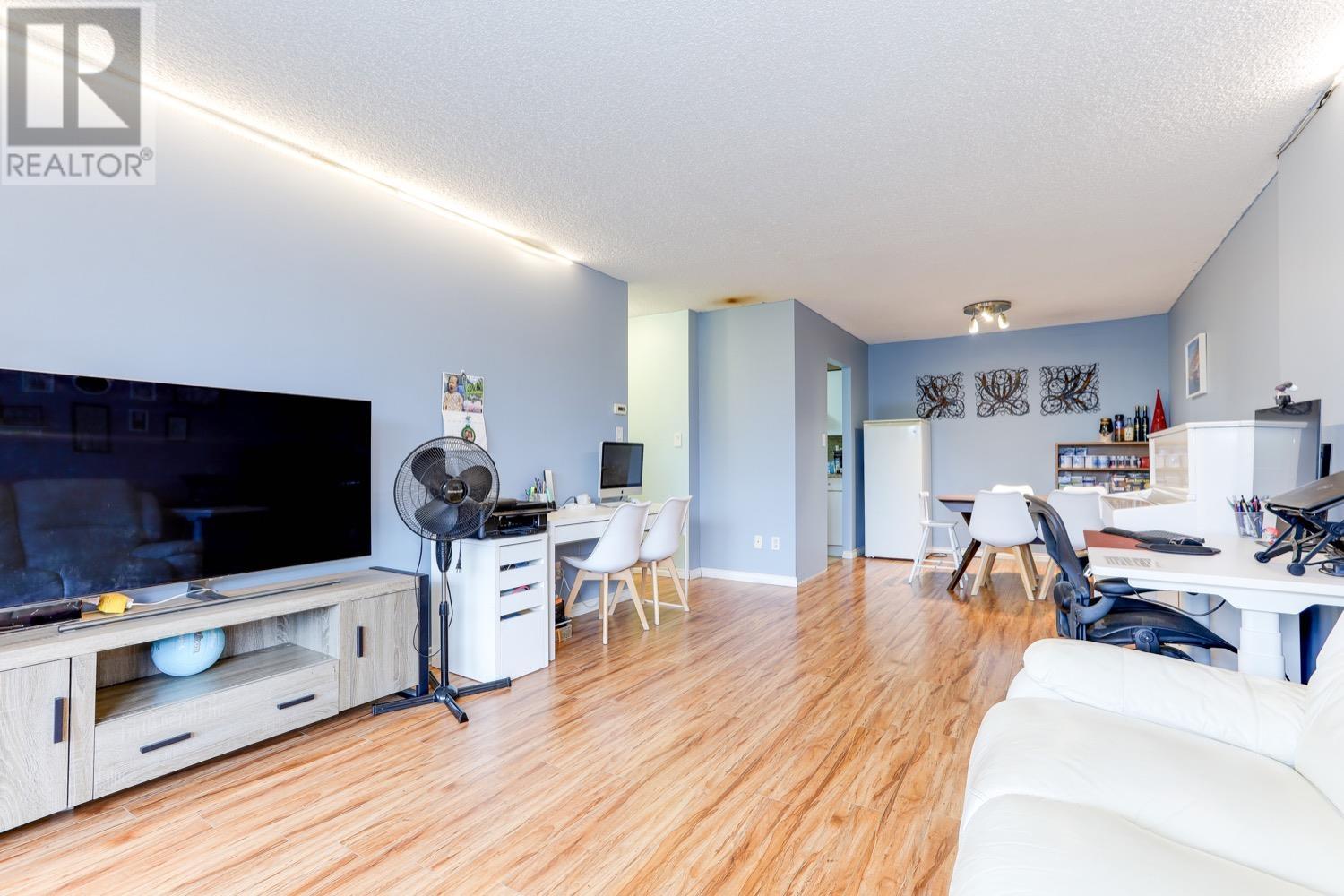304 2060 Bellwood Avenue, Burnaby, British Columbia  V5B 4V2 - Photo 3 - R2823481