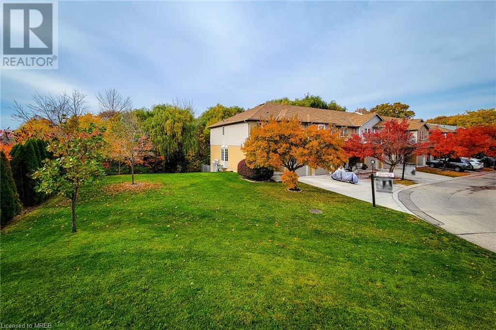 76 Frances Avenue Unit 30, Stoney Creek, Ontario L8E 5X2 (26224193