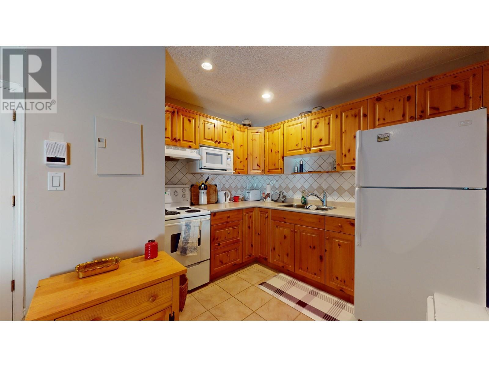Dp4 1400 Alta Lake Road, Whistler, British Columbia  V8E 0G9 - Photo 3 - R2828360