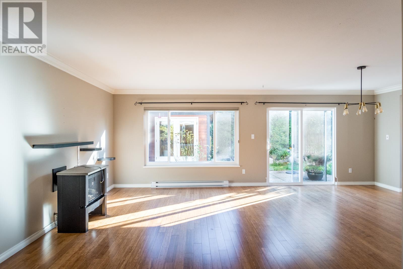 821 North Road, Gibsons, British Columbia  V0N 1V9 - Photo 10 - R2828396