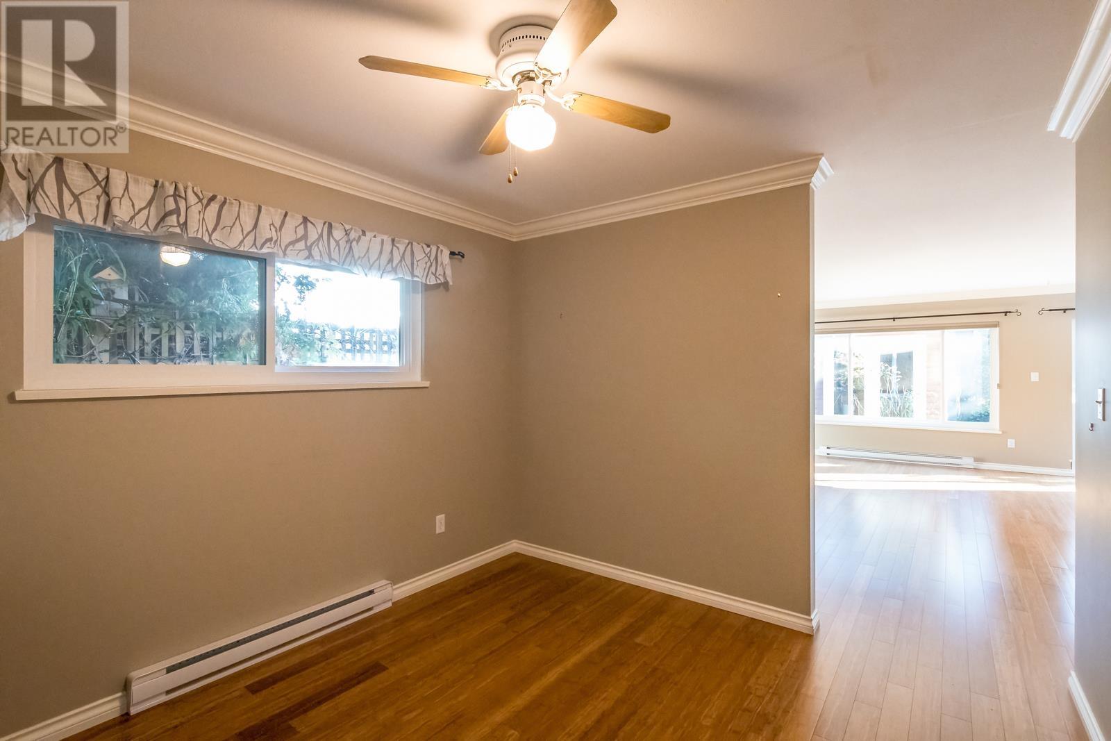 821 North Road, Gibsons, British Columbia  V0N 1V9 - Photo 13 - R2828396