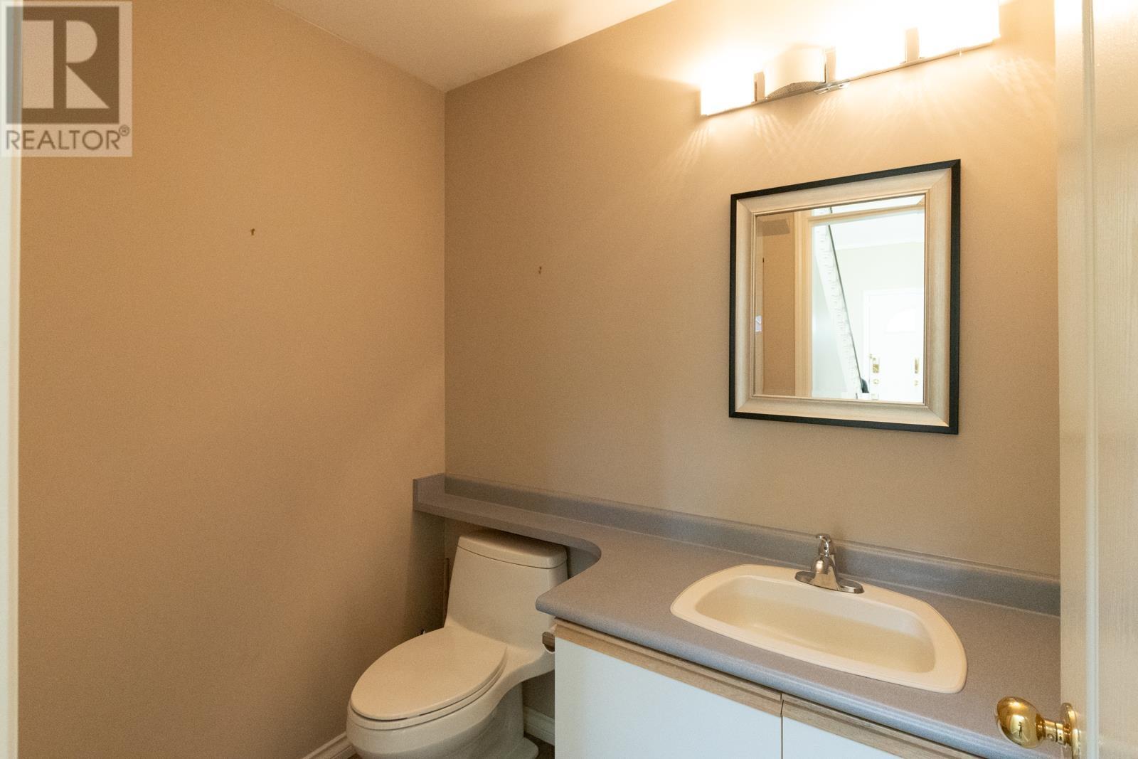 821 North Road, Gibsons, British Columbia  V0N 1V9 - Photo 14 - R2828396