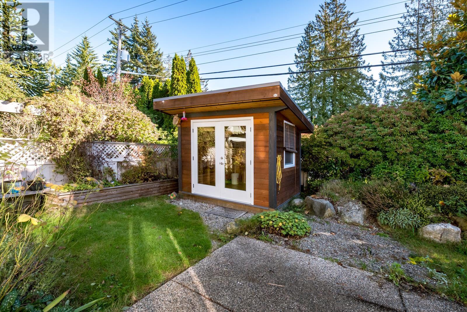 821 North Road, Gibsons, British Columbia  V0N 1V9 - Photo 23 - R2828396