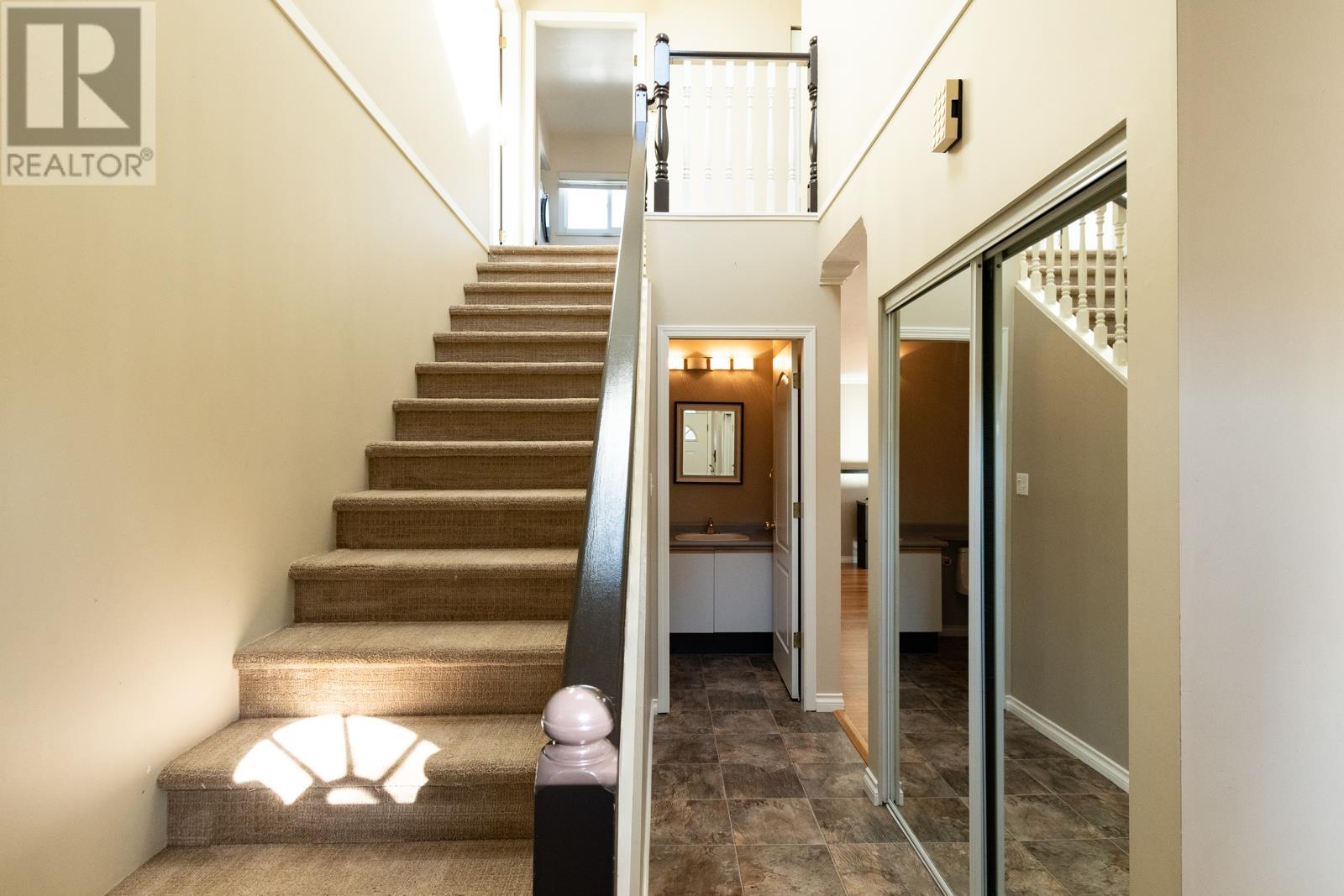 821 North Road, Gibsons, British Columbia  V0N 1V9 - Photo 3 - R2828396