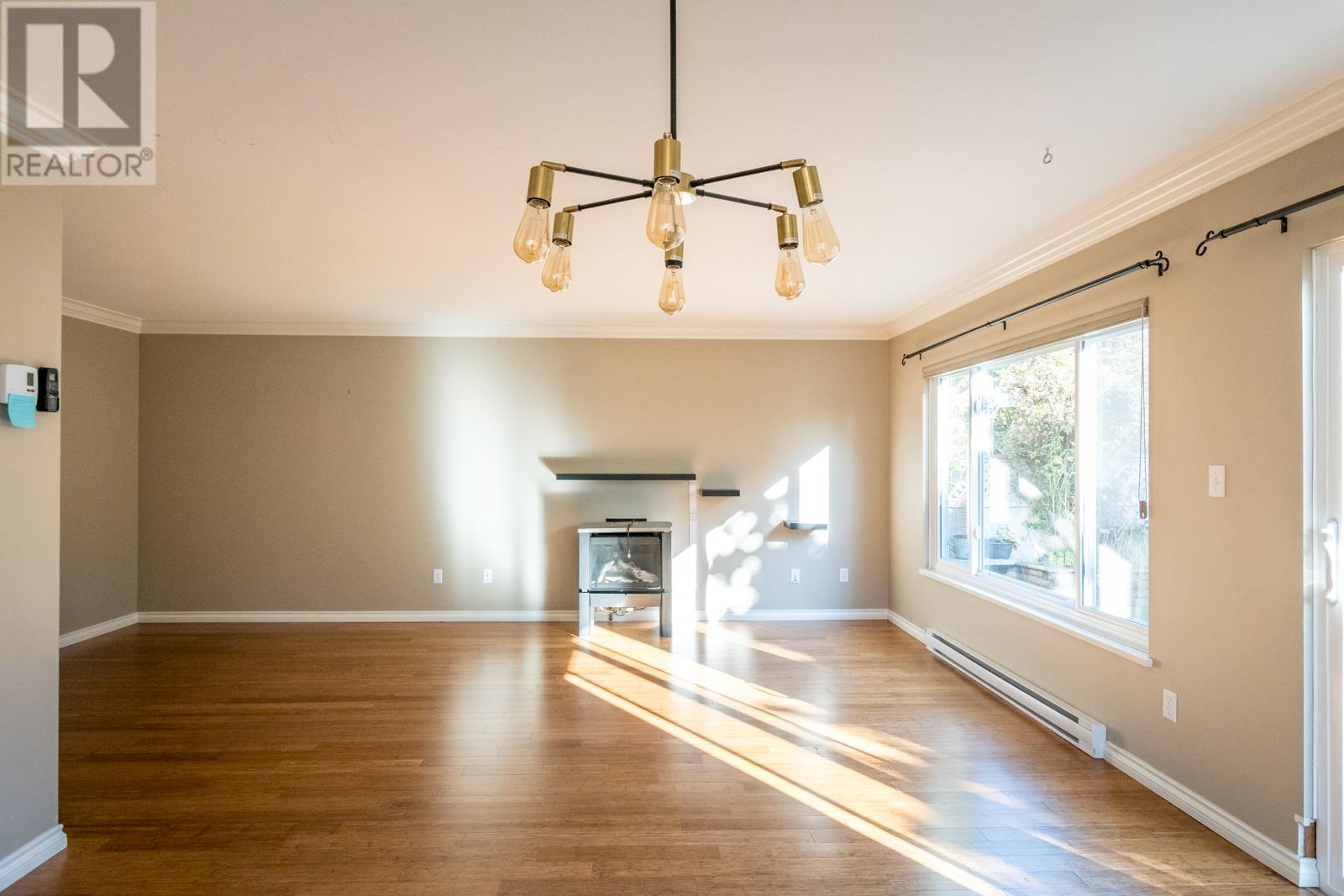 821 North Road, Gibsons, British Columbia  V0N 1V9 - Photo 9 - R2828396