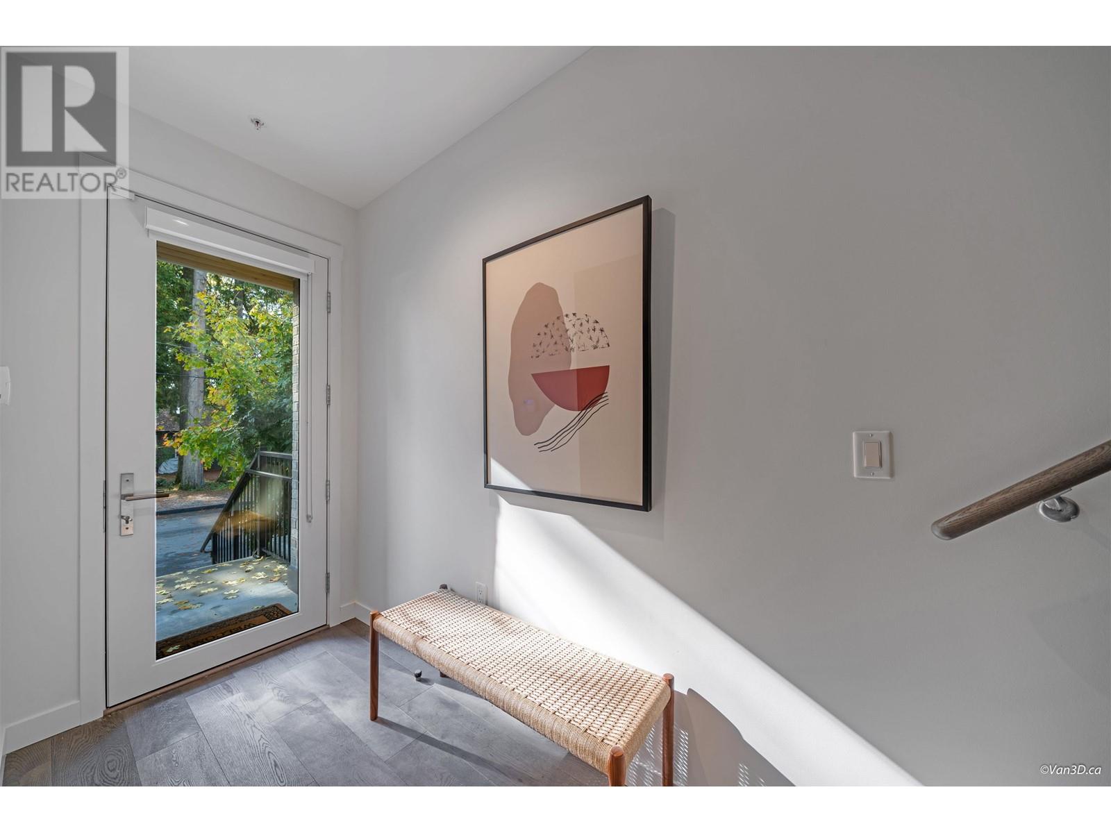 10 1960 Glenaire Drive, Vancouver, British Columbia  V7P 1Y1 - Photo 2 - R2825987