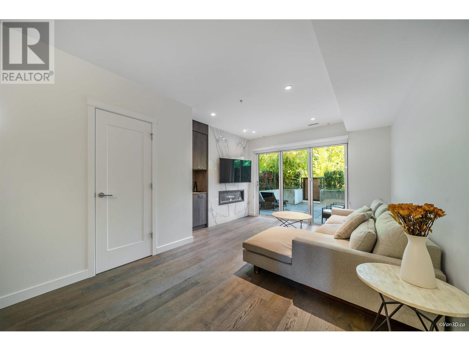 10 1960 Glenaire Drive, Vancouver, British Columbia  V7P 1Y1 - Photo 8 - R2825987