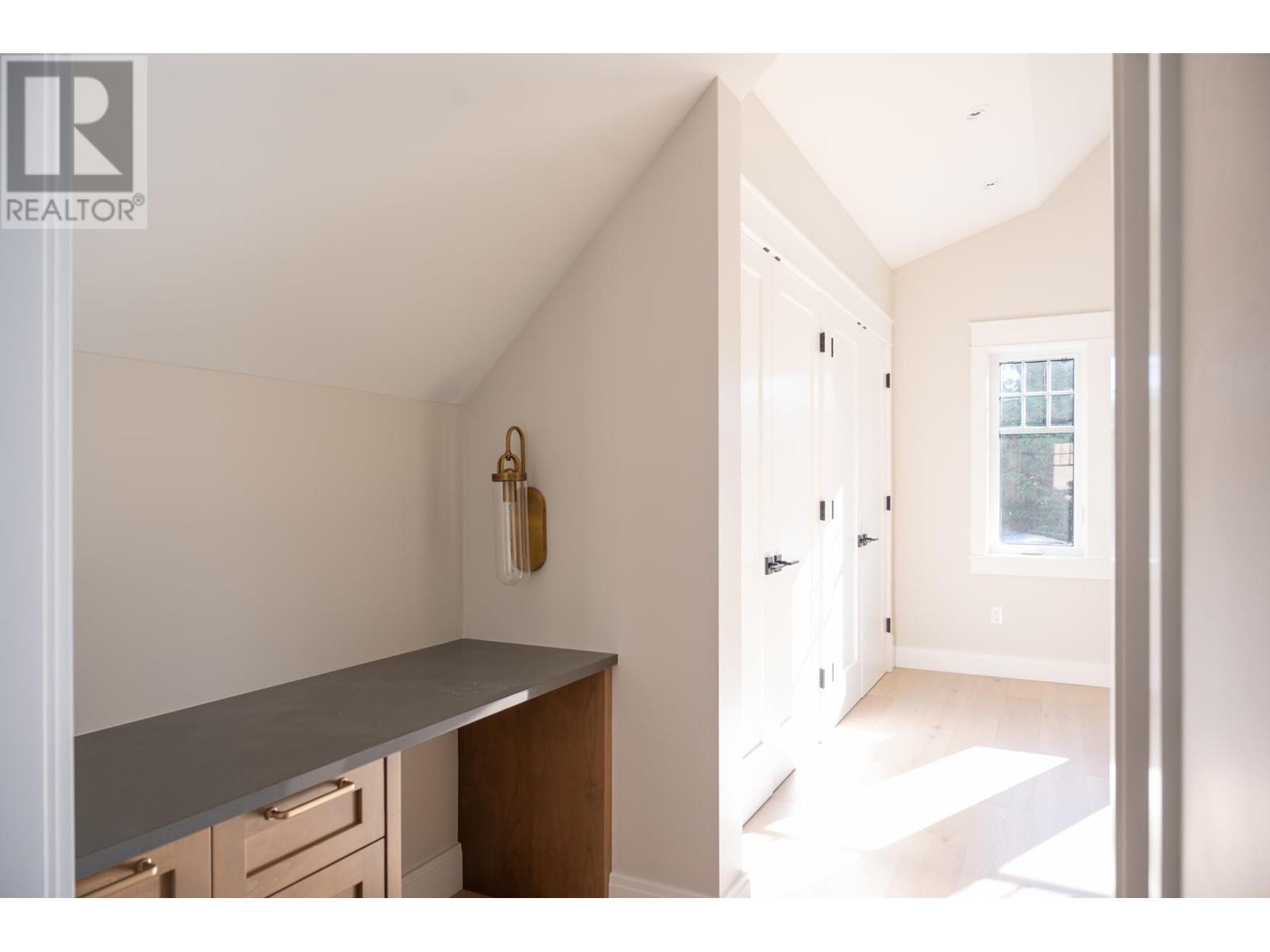 1460 W 45th Avenue, Vancouver, British Columbia  V6M 2H1 - Photo 9 - R2828052
