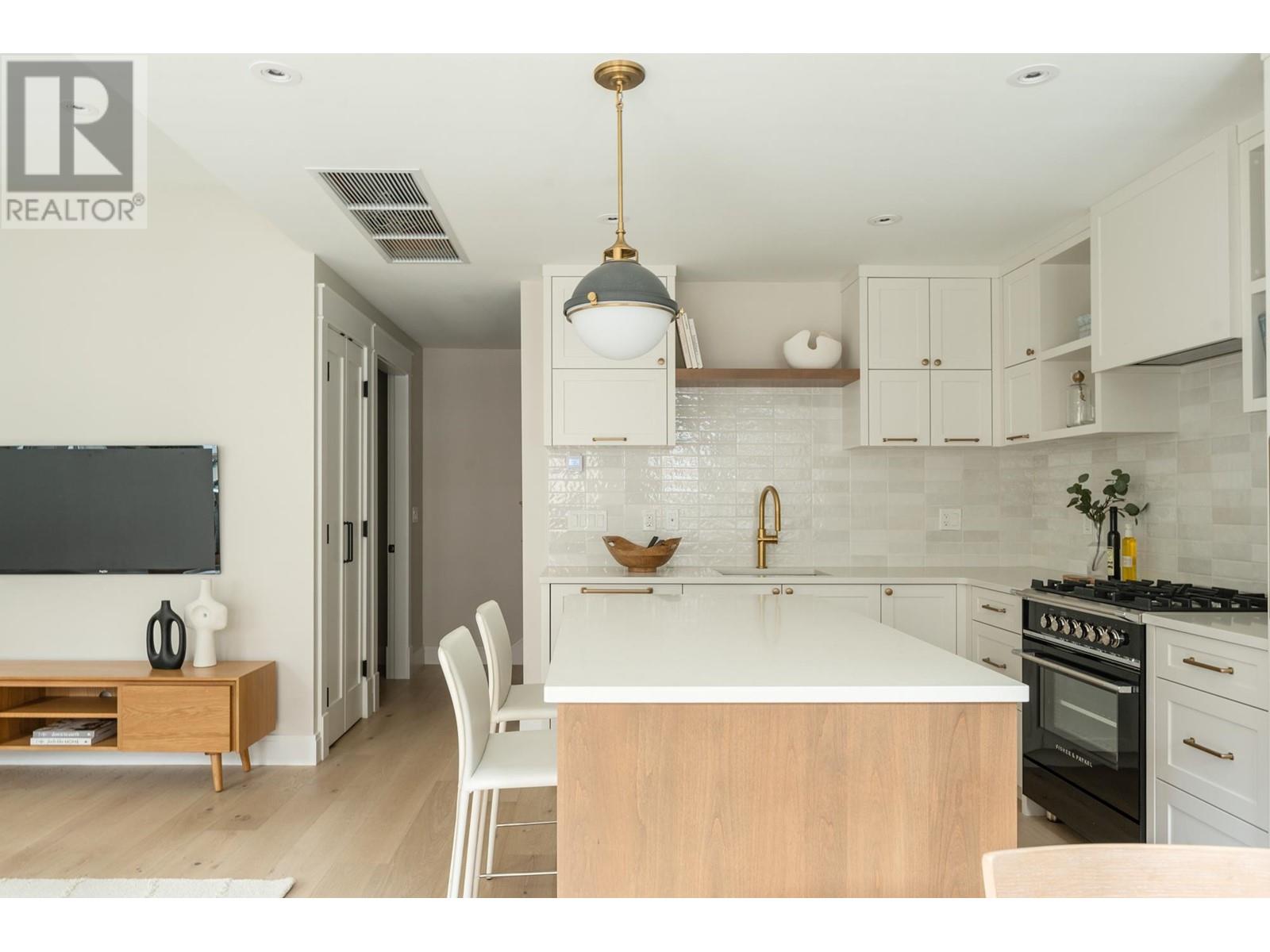 1458 W 45th Avenue, Vancouver, British Columbia  V6M 2H1 - Photo 4 - R2828051