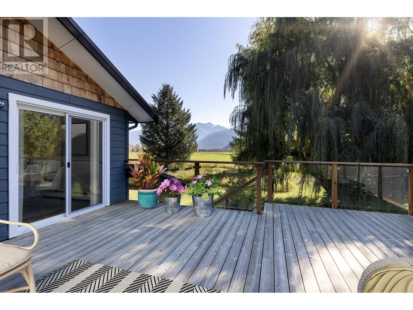 900 Erickson Road, Pemberton, British Columbia  V0N 2L2 - Photo 8 - R2823745