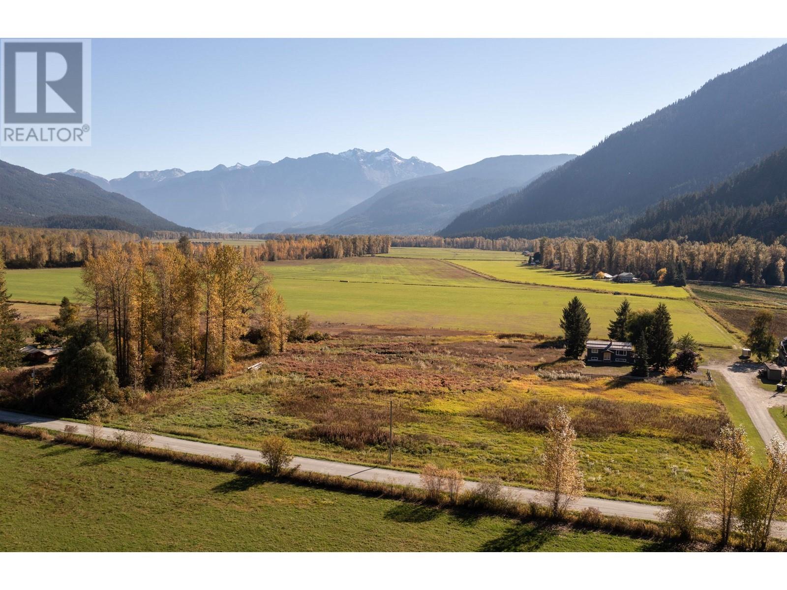 900 Erickson Road, Pemberton, British Columbia  V0N 2L2 - Photo 24 - R2823745