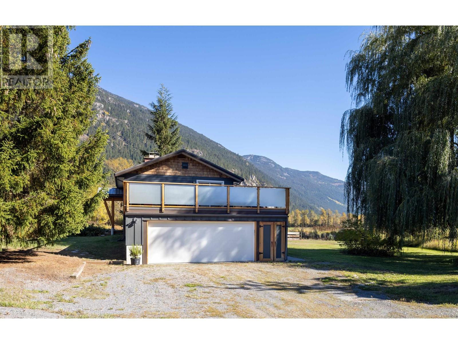 900 Erickson Road, Pemberton, British Columbia  V0N 2L2 - Photo 22 - R2823745
