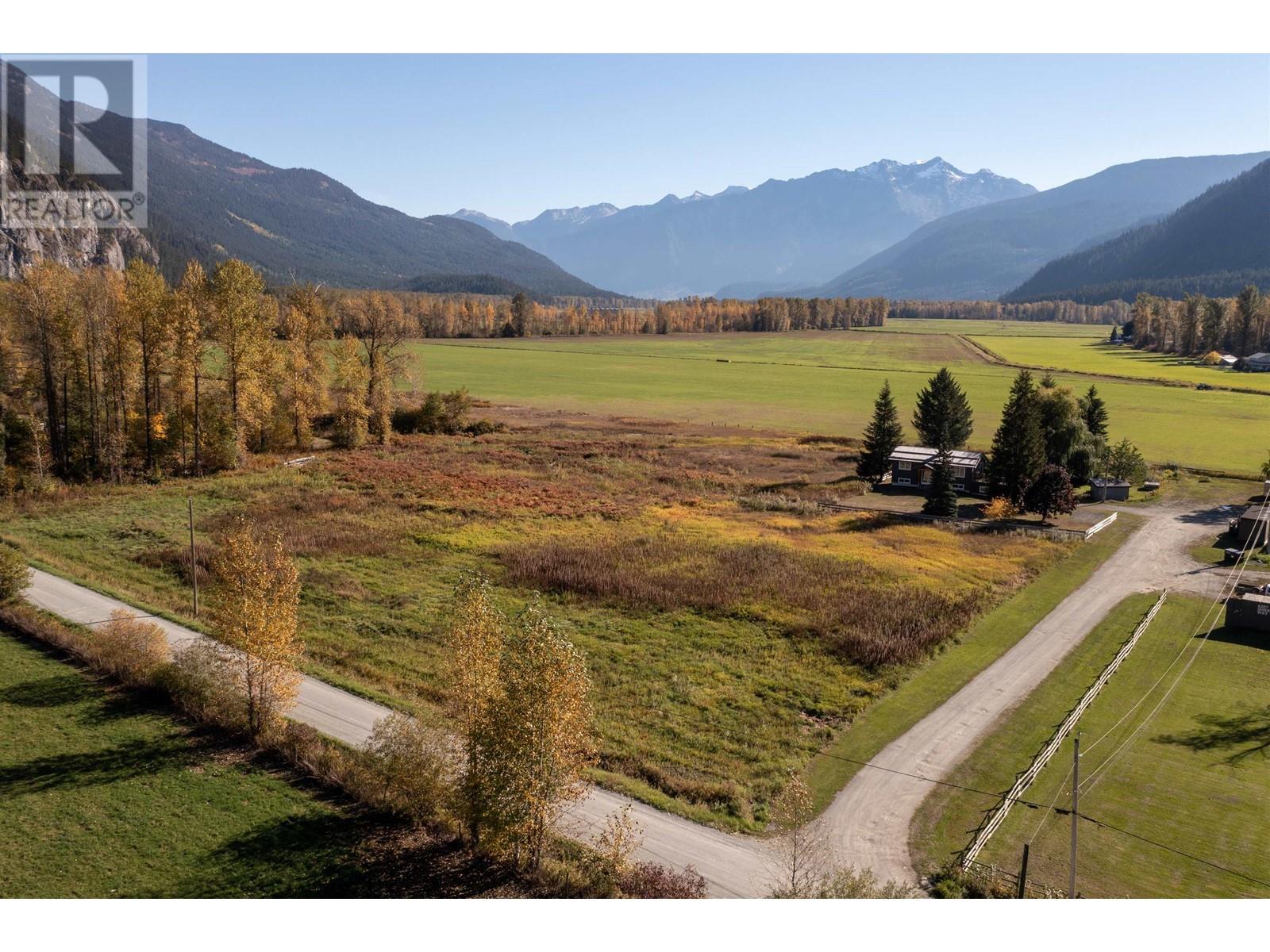 900 Erickson Road, Pemberton, British Columbia  V0N 2L2 - Photo 23 - R2823745