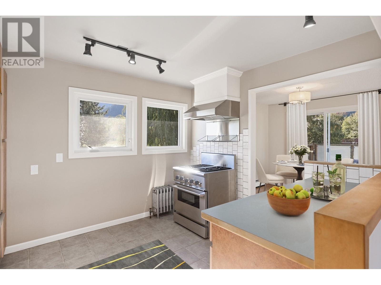 900 Erickson Road, Pemberton, British Columbia  V0N 2L2 - Photo 3 - R2823745