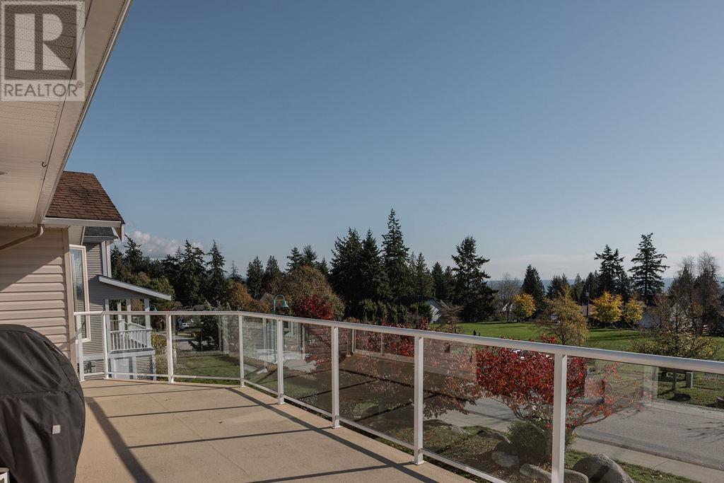 6356 Jasper Road, Sechelt, British Columbia  V7Z 0R7 - Photo 2 - R2827987