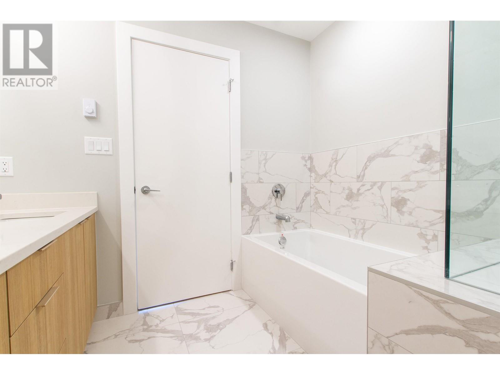 211 1870 Dowad Drive, Squamish, British Columbia  V8B 1C4 - Photo 10 - R2828136