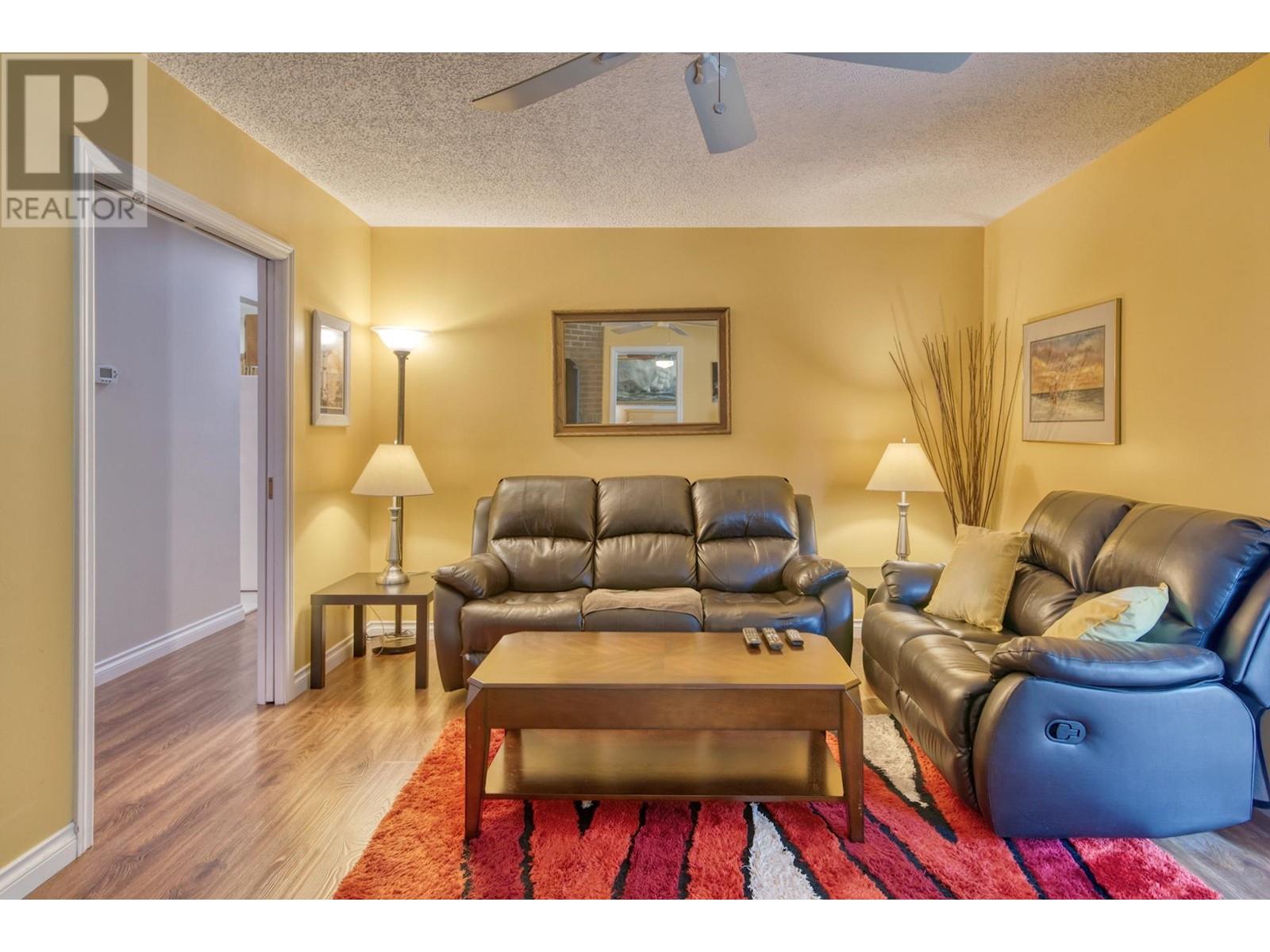 7631 Eureka Avenue, Halfmoon Bay, British Columbia  V7Z 1A1 - Photo 8 - R2828254