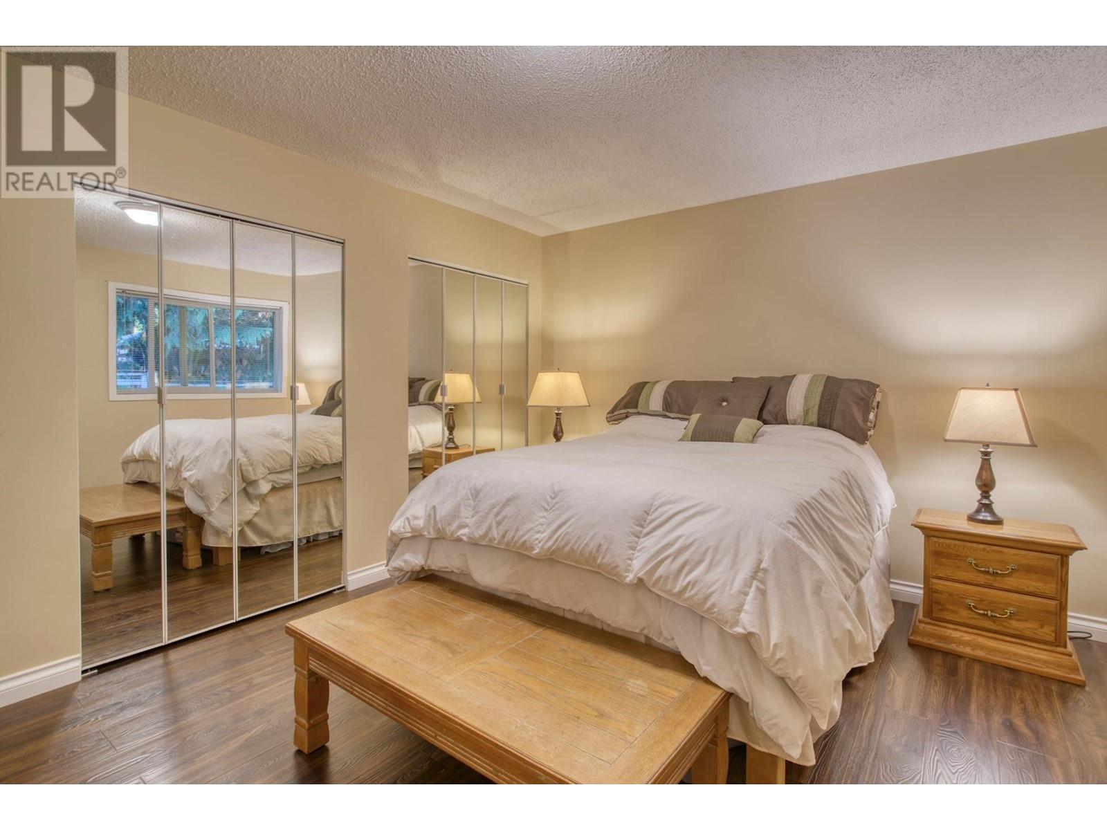 7631 Eureka Avenue, Halfmoon Bay, British Columbia  V7Z 1A1 - Photo 14 - R2828254