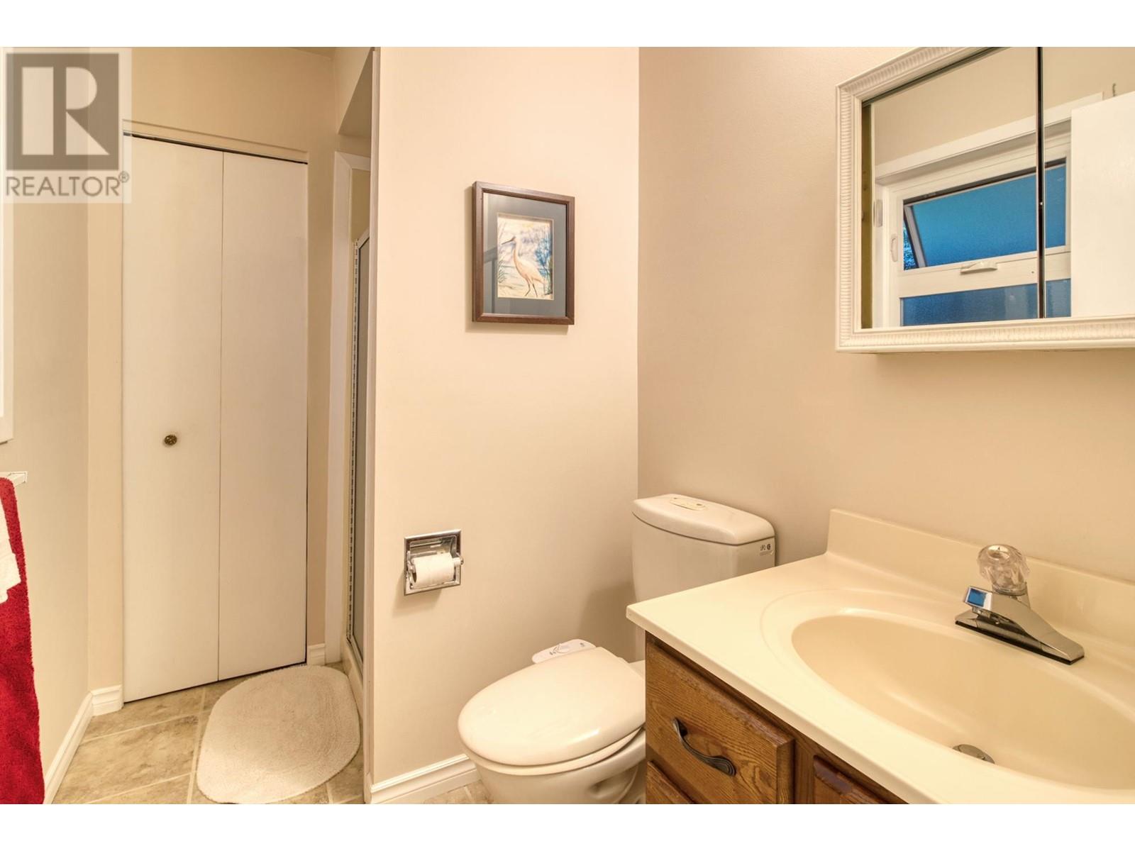 7631 Eureka Avenue, Halfmoon Bay, British Columbia  V7Z 1A1 - Photo 16 - R2828254