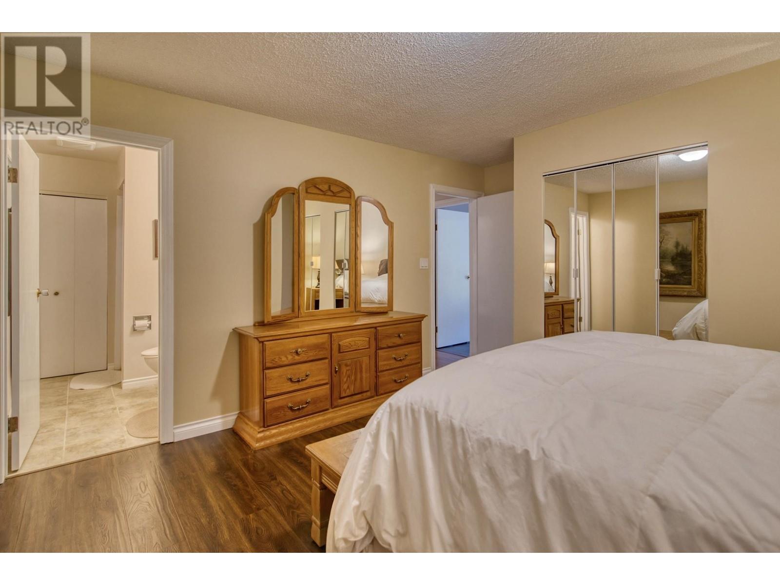 7631 Eureka Avenue, Halfmoon Bay, British Columbia  V7Z 1A1 - Photo 15 - R2828254