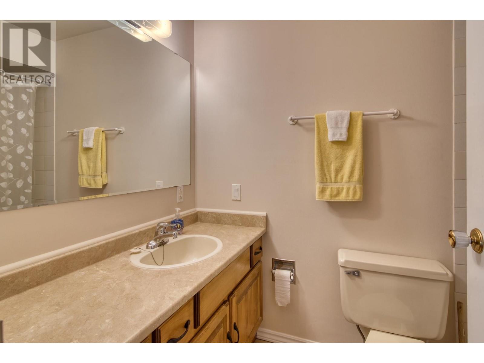 7631 Eureka Avenue, Halfmoon Bay, British Columbia  V7Z 1A1 - Photo 12 - R2828254