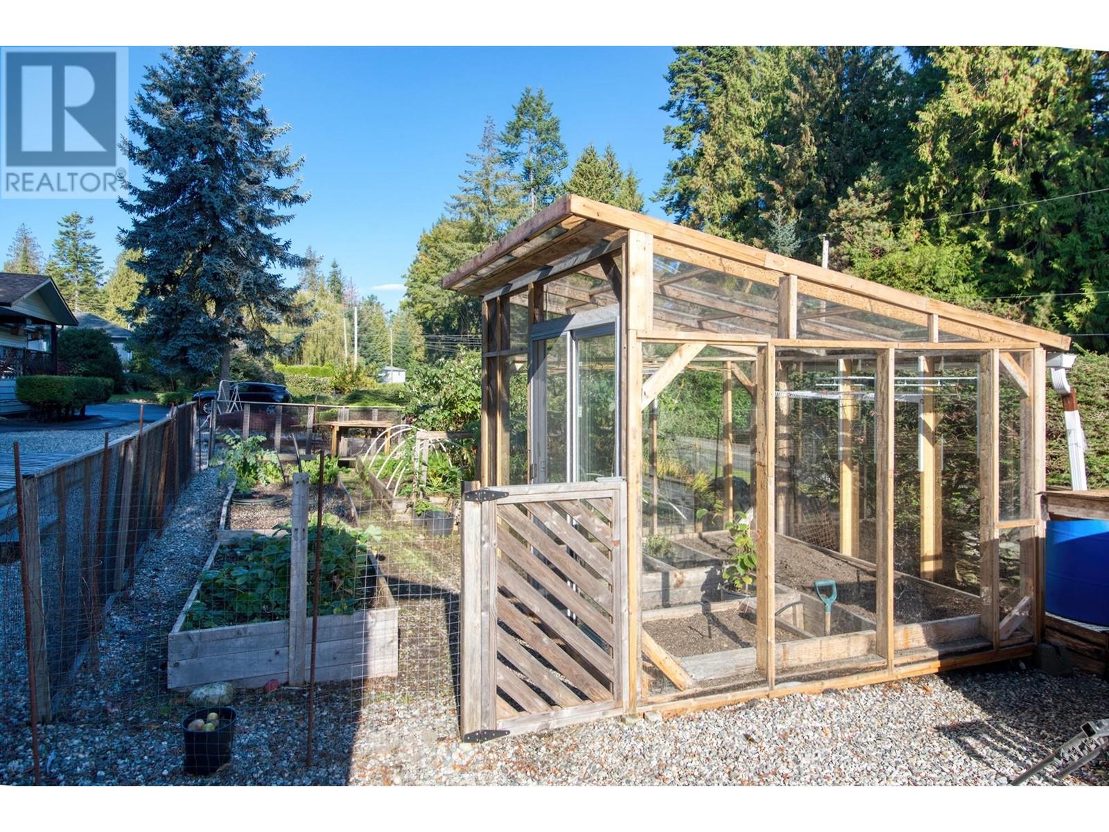 7631 Eureka Avenue, Halfmoon Bay, British Columbia  V7Z 1A1 - Photo 23 - R2828254