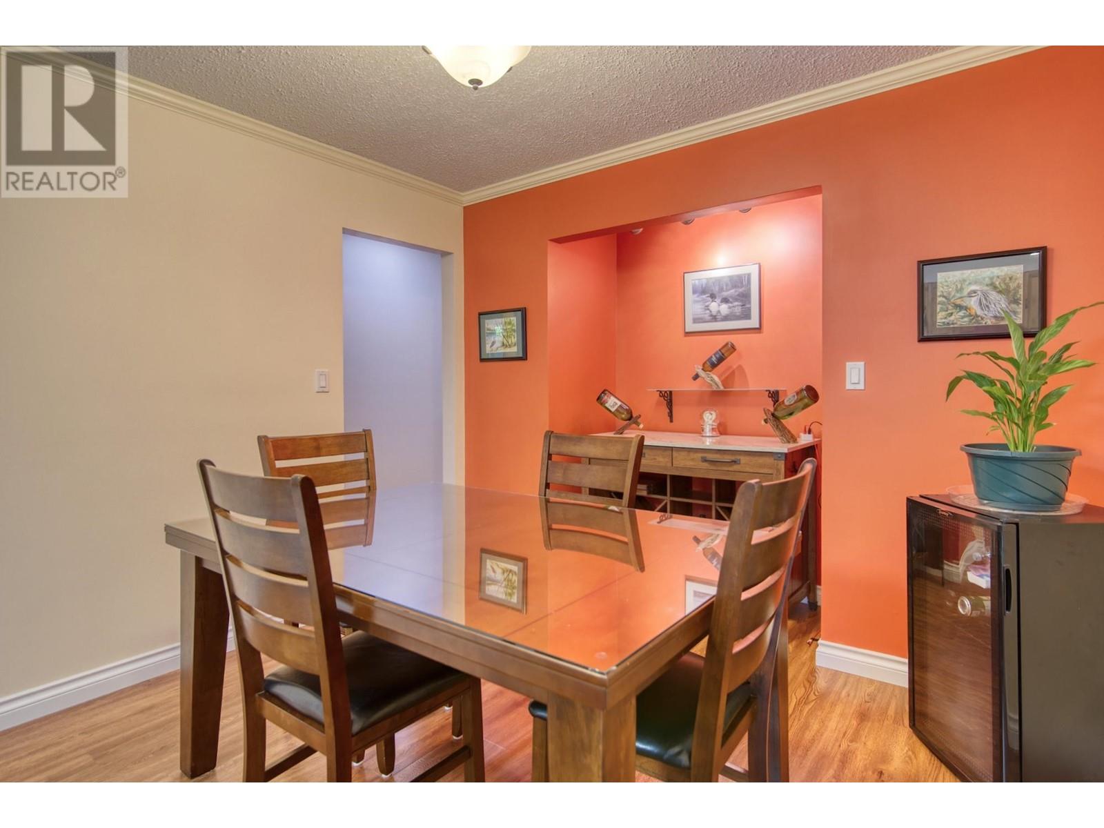 7631 Eureka Avenue, Halfmoon Bay, British Columbia  V7Z 1A1 - Photo 7 - R2828254