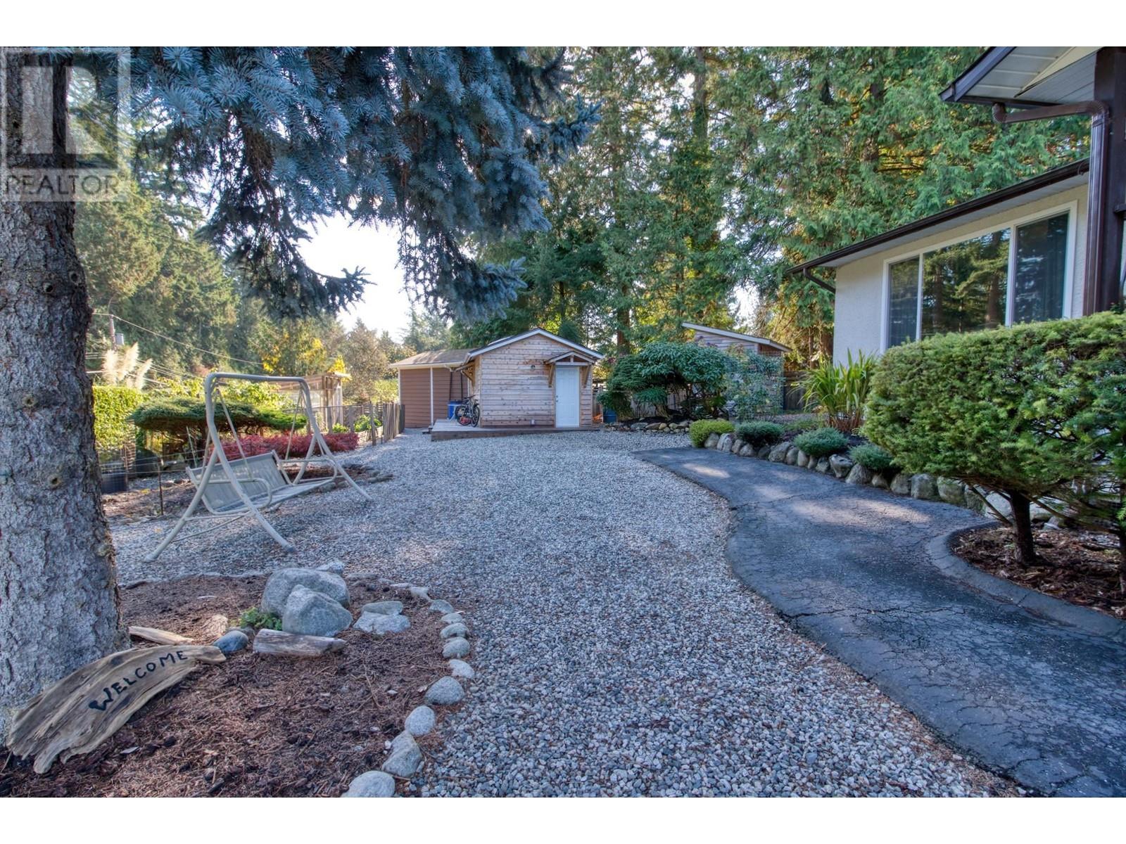 7631 Eureka Avenue, Halfmoon Bay, British Columbia  V7Z 1A1 - Photo 21 - R2828254