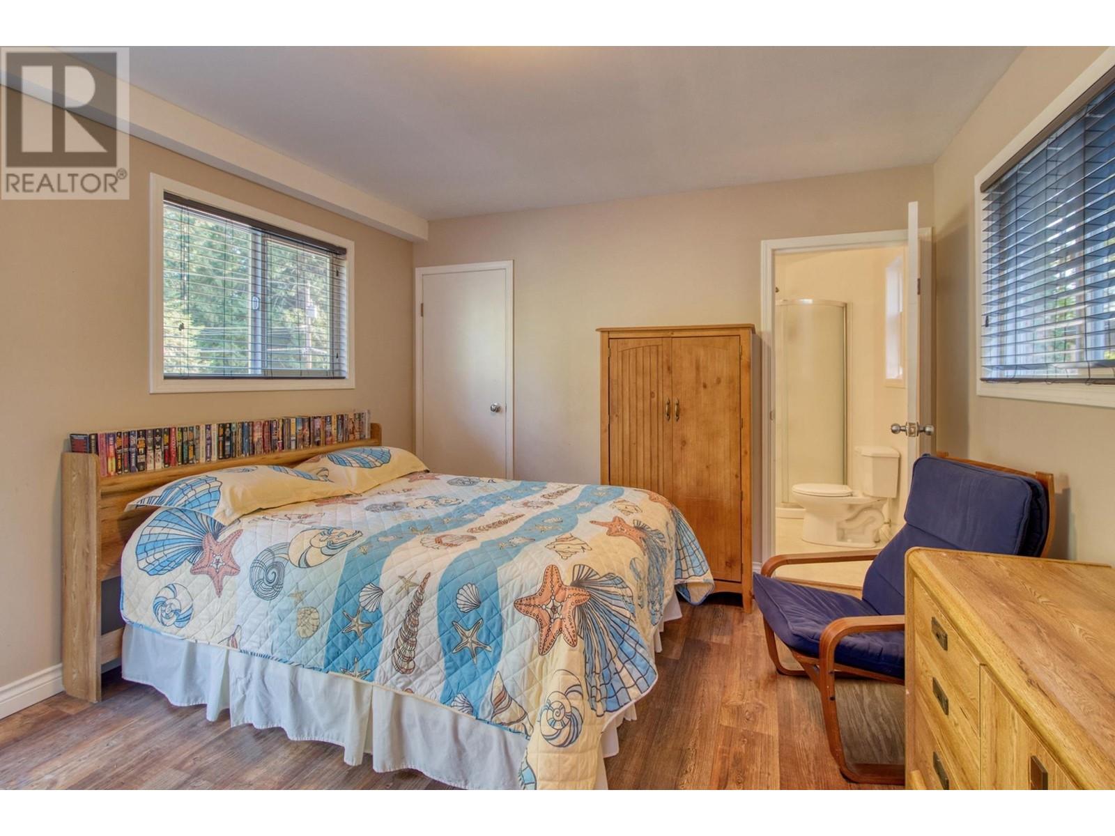 7631 Eureka Avenue, Halfmoon Bay, British Columbia  V7Z 1A1 - Photo 26 - R2828254