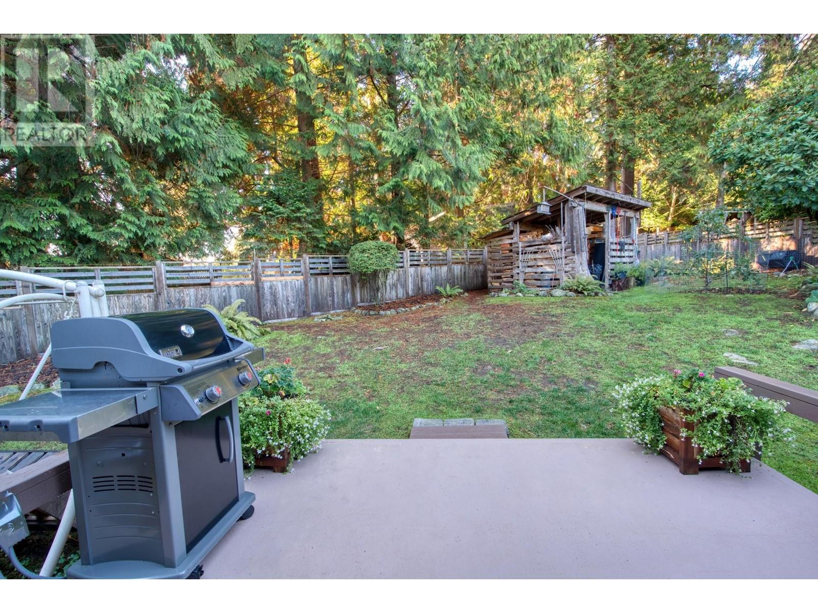 7631 Eureka Avenue, Halfmoon Bay, British Columbia  V7Z 1A1 - Photo 32 - R2828254