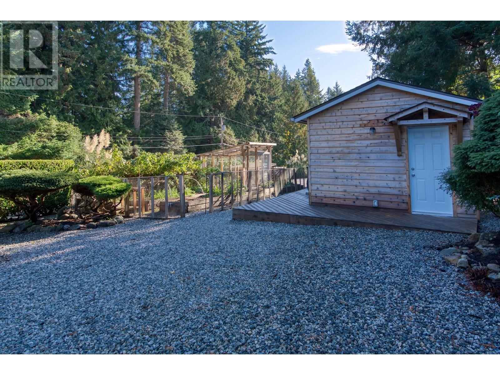 7631 Eureka Avenue, Halfmoon Bay, British Columbia  V7Z 1A1 - Photo 24 - R2828254