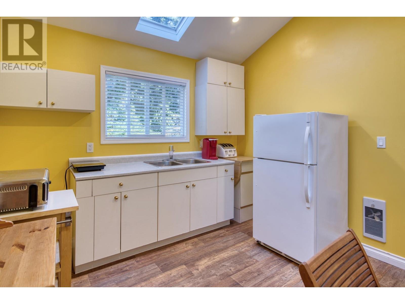 7631 Eureka Avenue, Halfmoon Bay, British Columbia  V7Z 1A1 - Photo 30 - R2828254