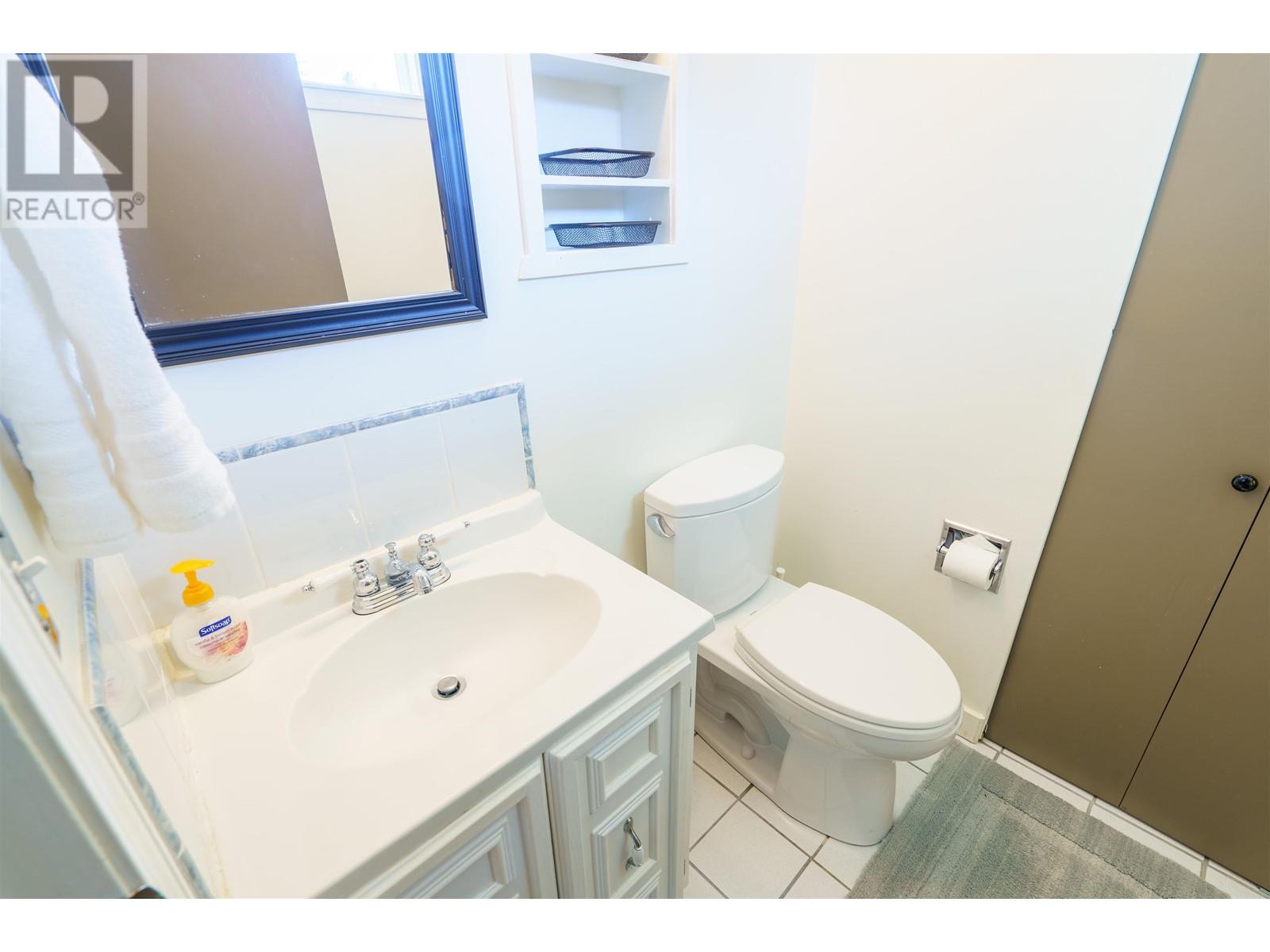 5745 Pebble Crescent, Sechelt, British Columbia  V0N 3A0 - Photo 14 - R2828416