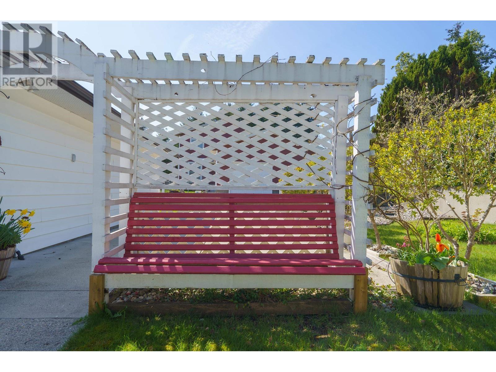 5745 Pebble Crescent, Sechelt, British Columbia  V0N 3A0 - Photo 17 - R2828416