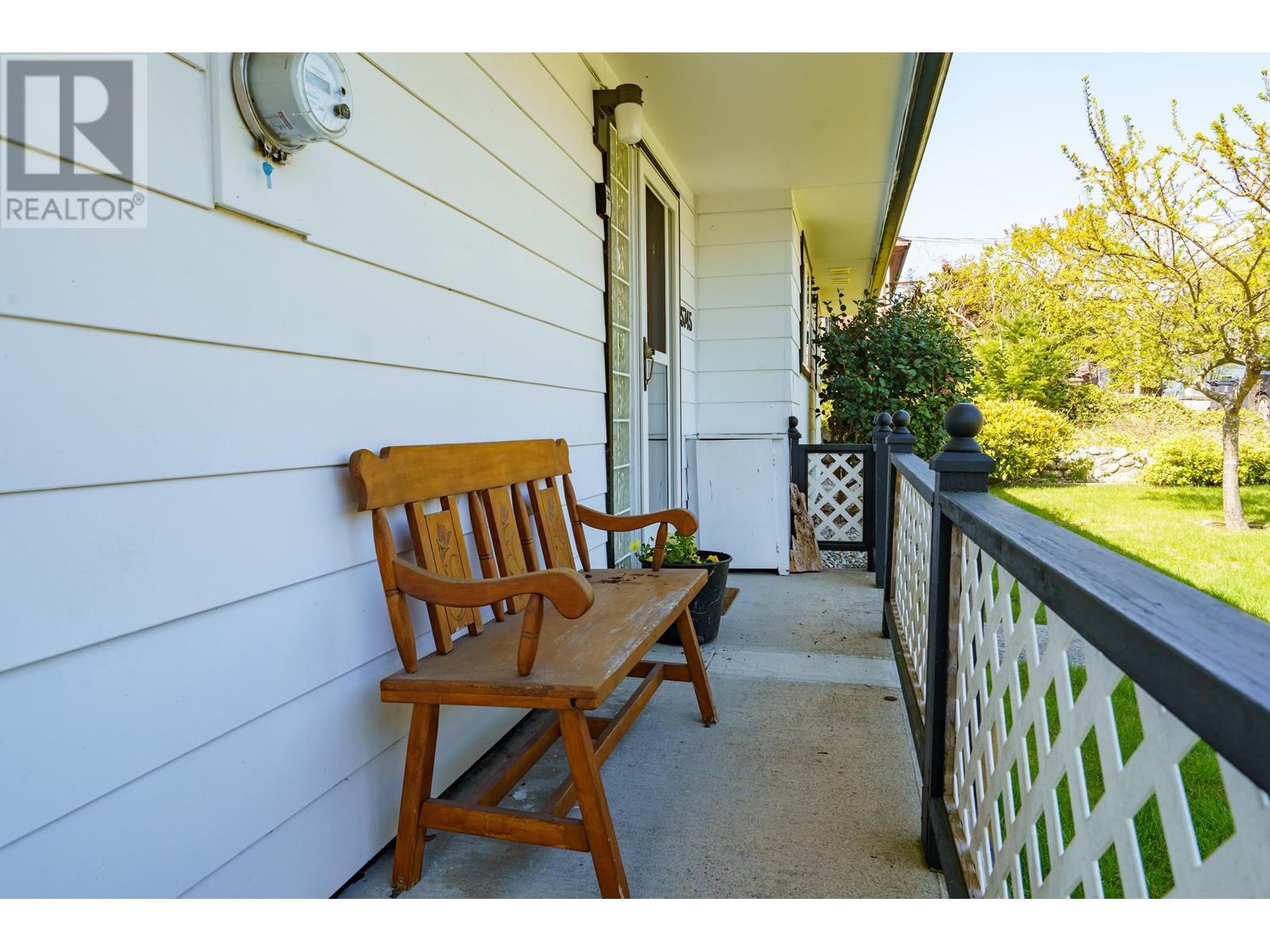 5745 Pebble Crescent, Sechelt, British Columbia  V0N 3A0 - Photo 19 - R2828416