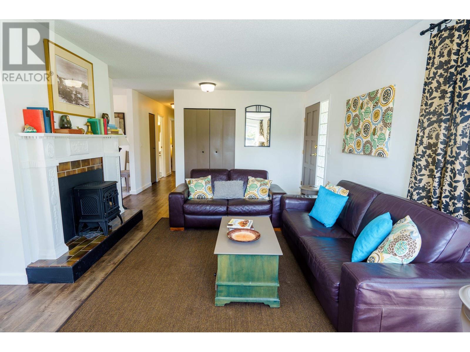 5745 Pebble Crescent, Sechelt, British Columbia  V0N 3A0 - Photo 5 - R2828416