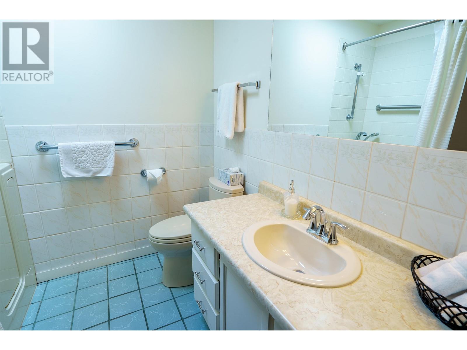 5745 Pebble Crescent, Sechelt, British Columbia  V0N 3A0 - Photo 9 - R2828416