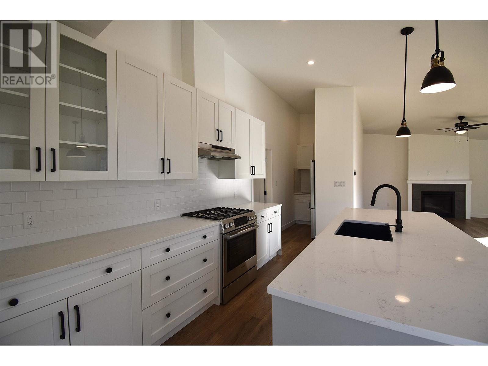 1072 Celia Crescent, Gibsons, British Columbia  V0N 1V7 - Photo 13 - R2794071