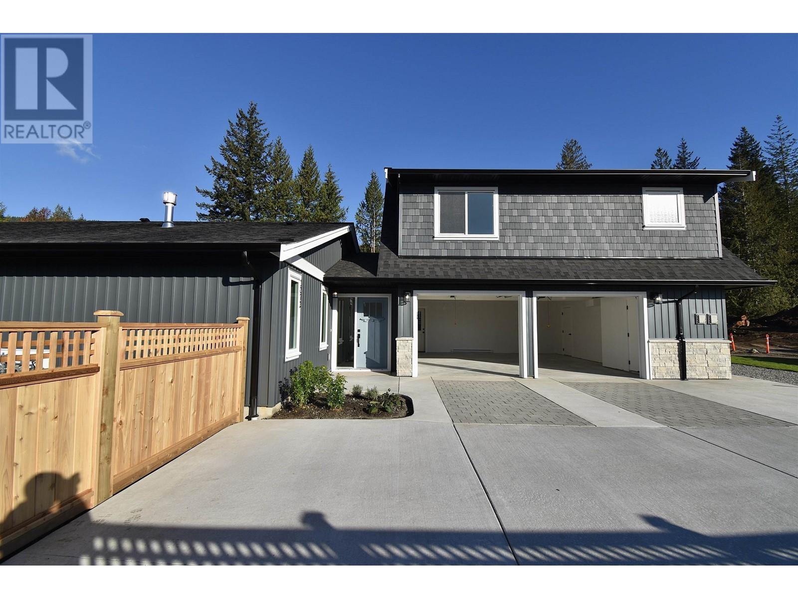 1072 Celia Crescent, Gibsons, British Columbia  V0N 1V7 - Photo 4 - R2794071