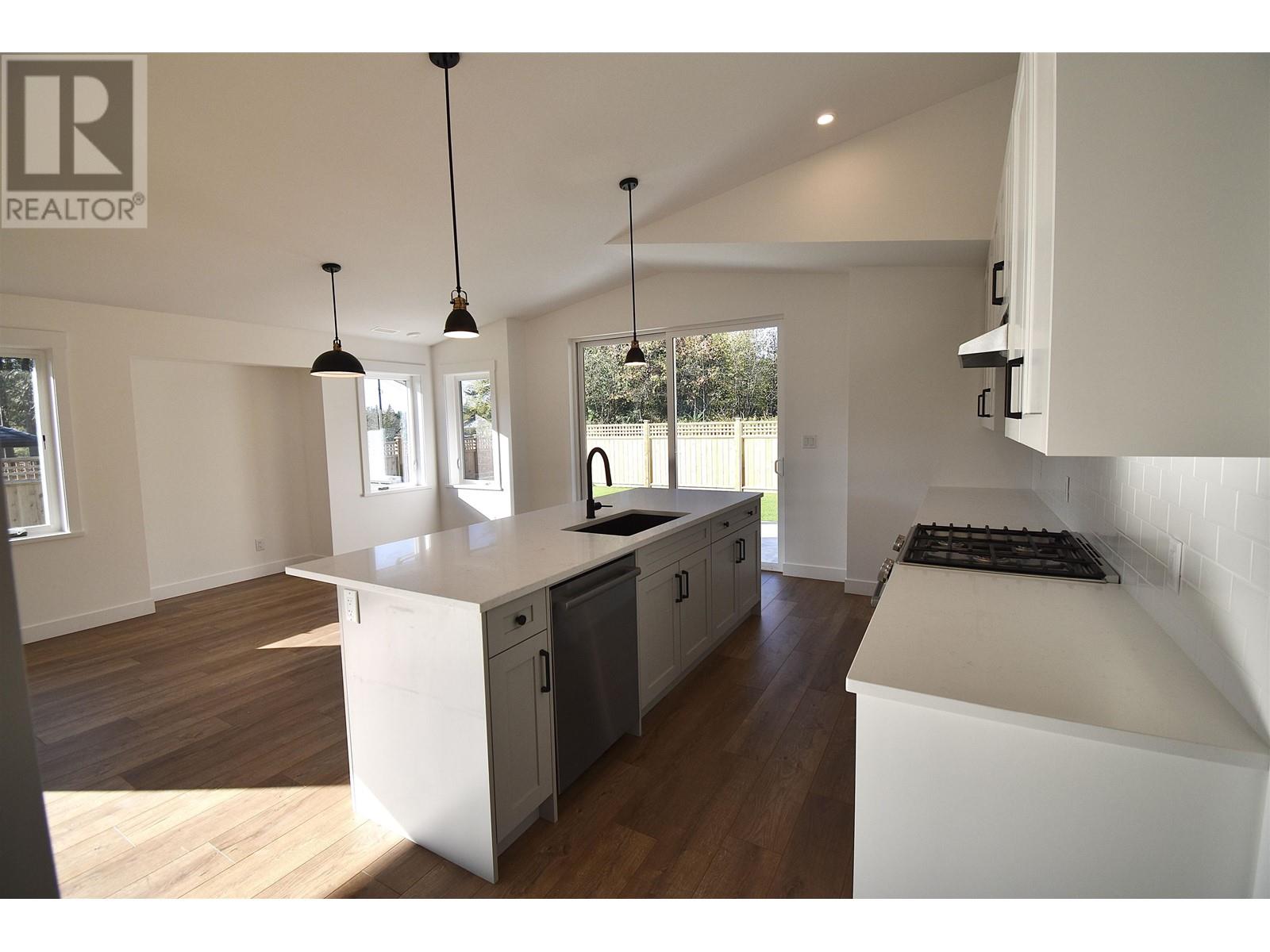 1072 Celia Crescent, Gibsons, British Columbia  V0N 1V7 - Photo 11 - R2794071