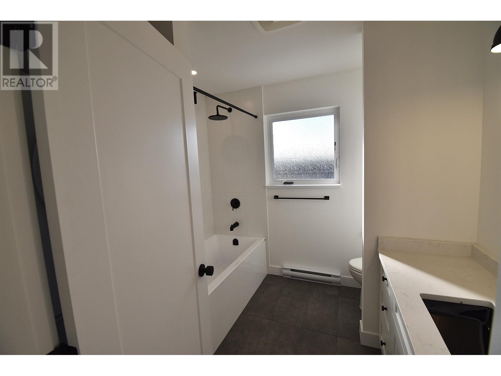 1072 Celia Crescent, Gibsons, British Columbia  V0N 1V7 - Photo 35 - R2794071