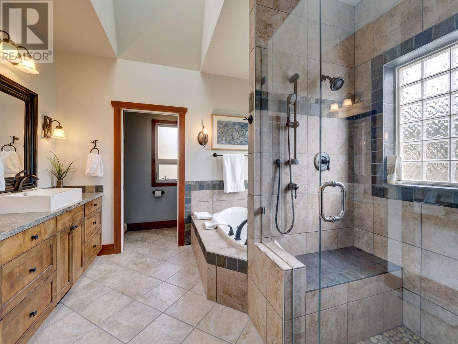 4200 Orca Road, Garden Bay, British Columbia  V0N 1S1 - Photo 22 - R2824701